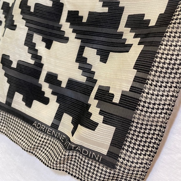 ADRIENNE VITTADINI 100% silk scarf, 20'' X 20''. «Pied de Poule» pattern. - Picture 6 of 9